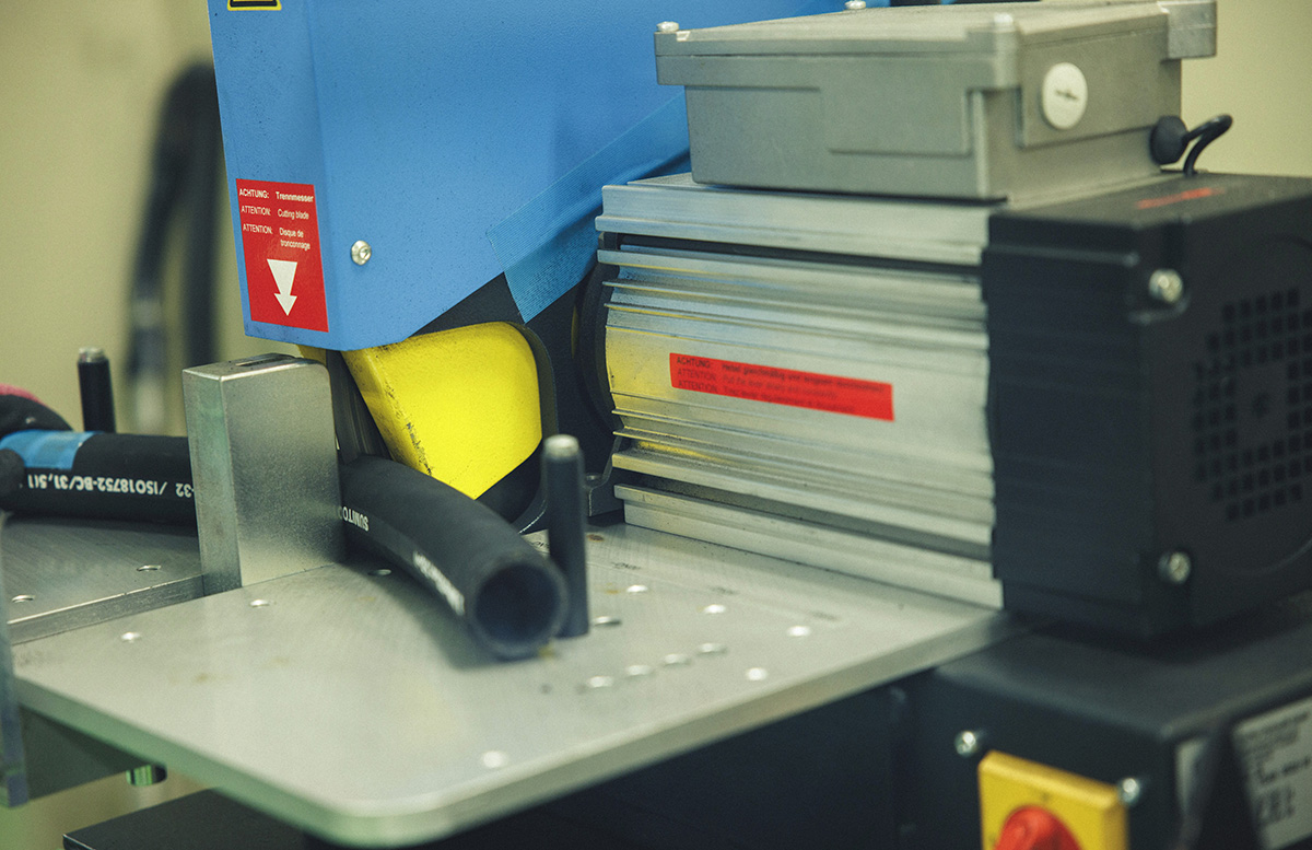 高圧ホースかしめ機